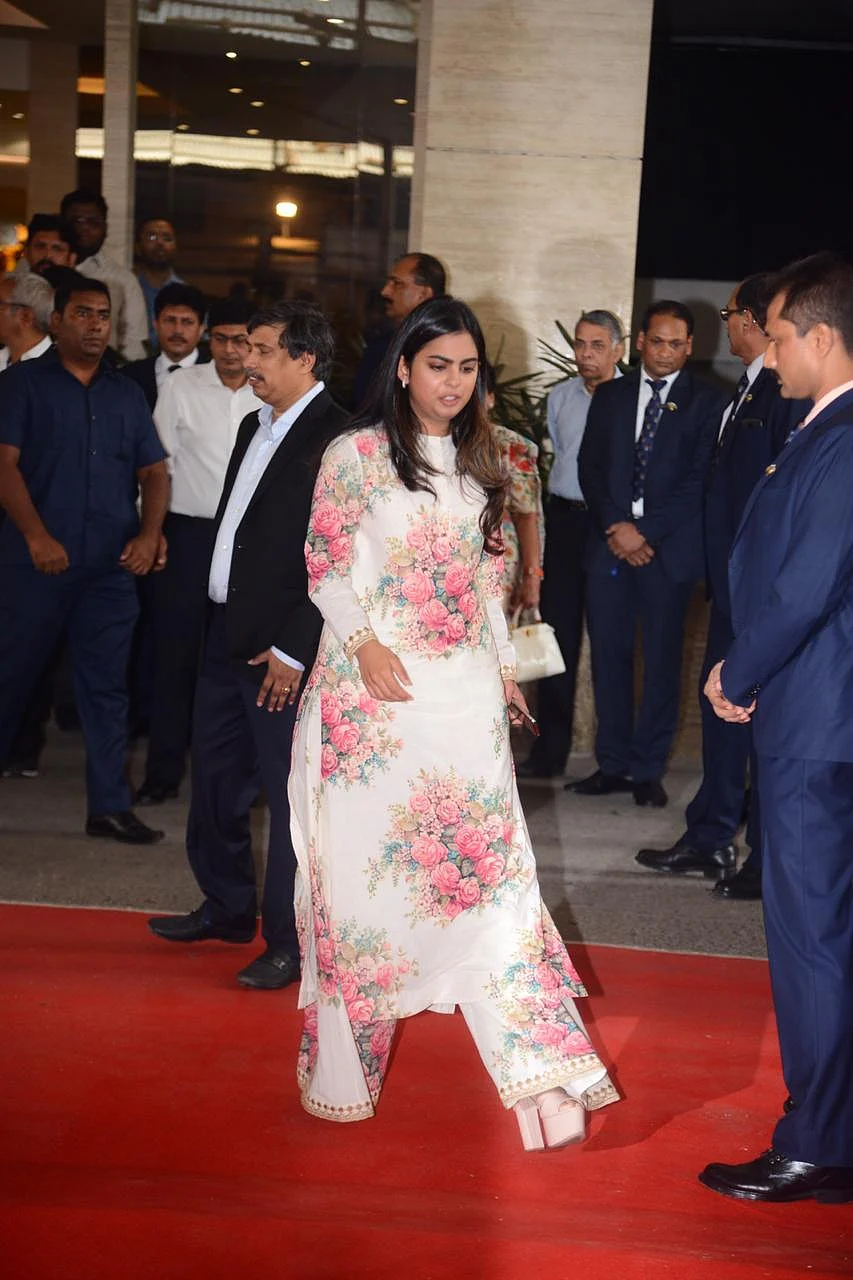 Isha Ambani dazzles in Sabhyasachi's Winter 2019 collection for Reliance Industries AGM
