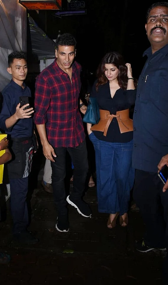 Akshay Kumar snapped by paparazzi with wife Twinkle Khanna at Bandra as they celebrated the success of film Padman winning National Awards.