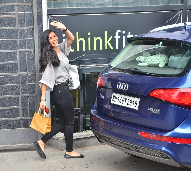 Actress Nimrat Kaur was also spotted at the gym prior to Shahid's exit from the fitness club. Nimrat was seen in a grey top and black jeans as she headed back home.