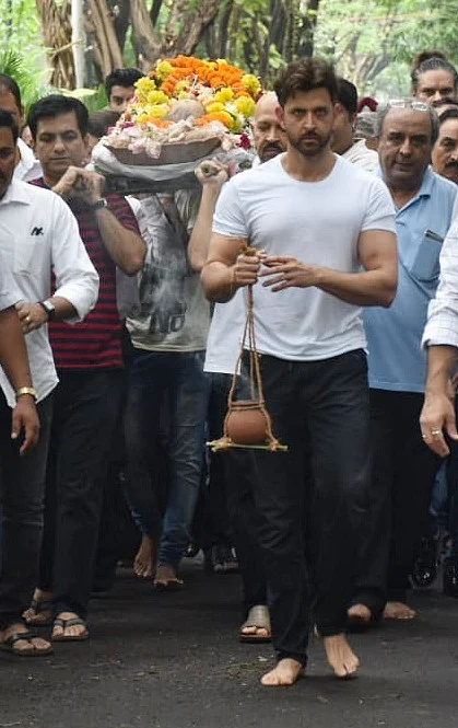 Amitabh Bachchan, Dharmendra arrive at J Om Prakash’s residence, offer condolences