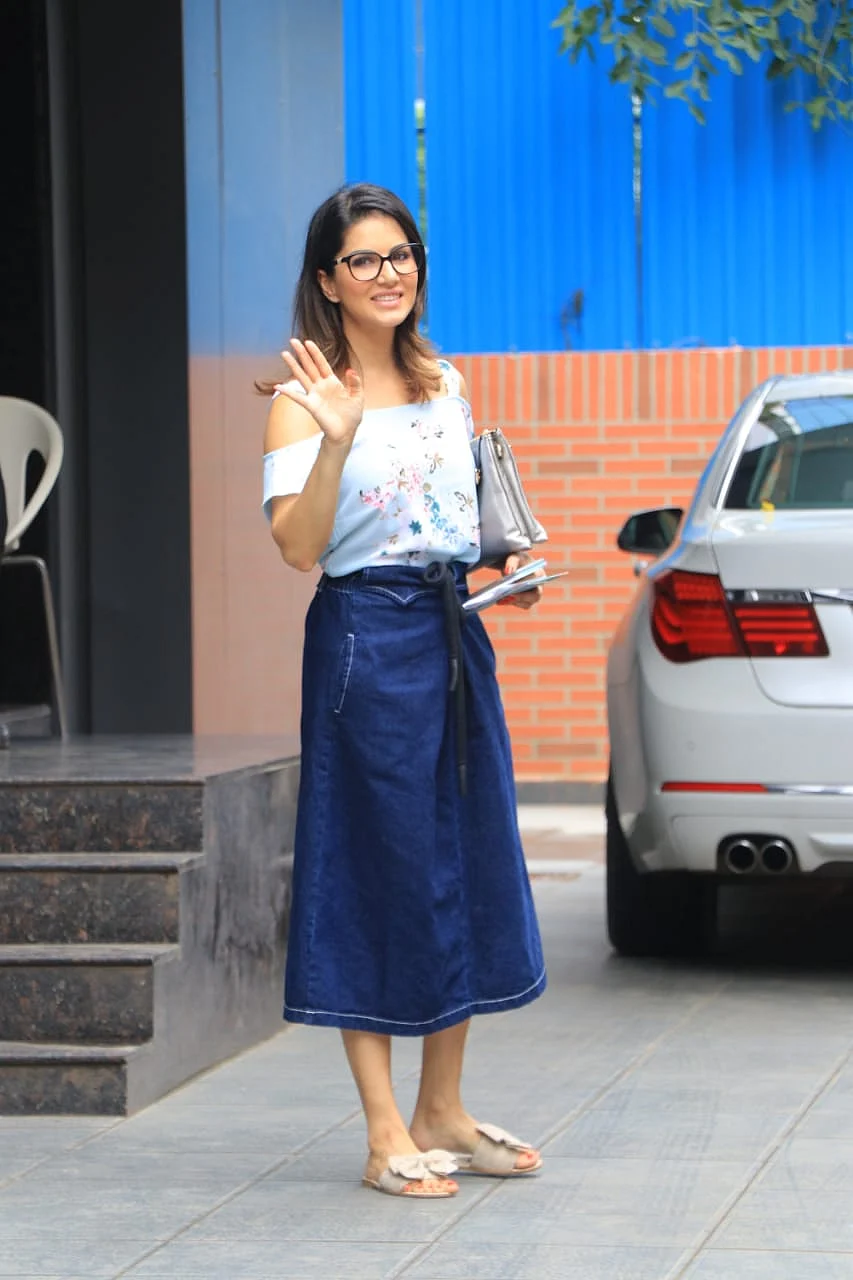 Sunny Leone snapped with kids in Juhu