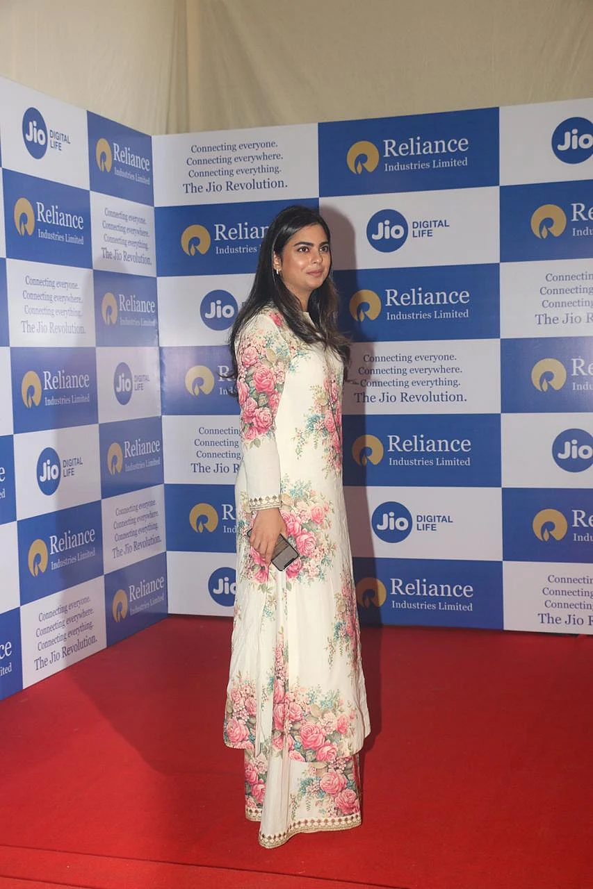 Isha Ambani dazzles in Sabhyasachi's Winter 2019 collection for Reliance Industries AGM