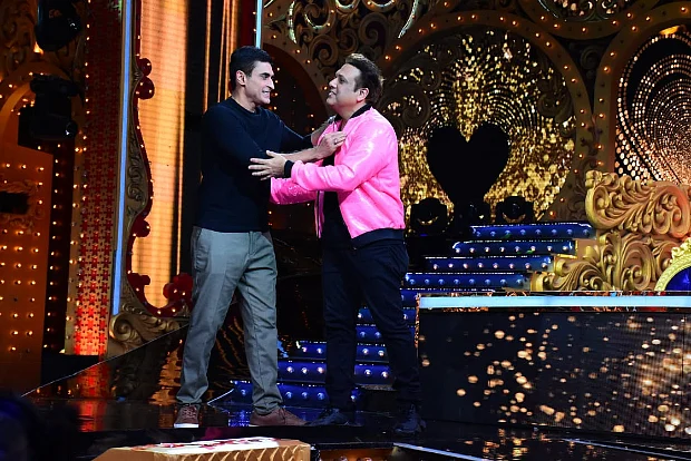 Govinda, Raveena Tandon, and Mohnish Bahl have 'Dulhe Raja' reunion on Nach Baliye 9