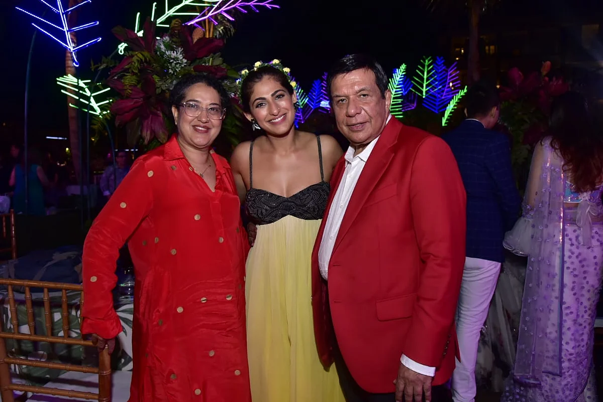 Have you seen these pictures of John Abraham, Janhvi Kapoor, and Vidya Balan?