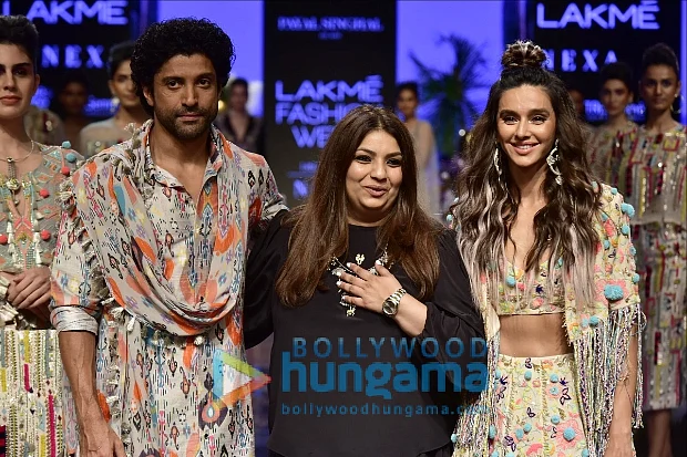 Farhan Akhtar compliments GF Shibani Dandekar's style at the LFW 2019