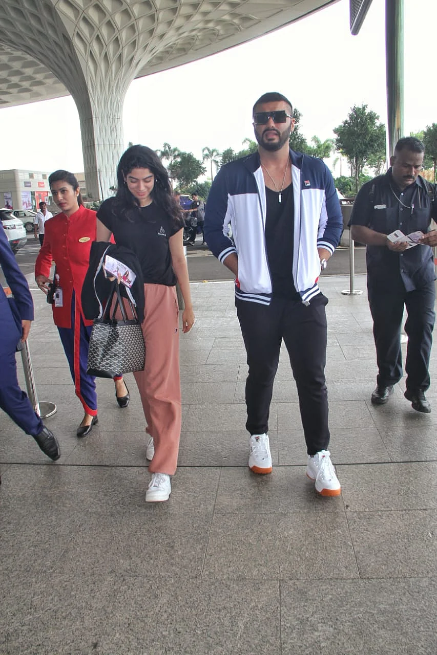 Arjun Kapoor with Sister Khushi kapoor at airport