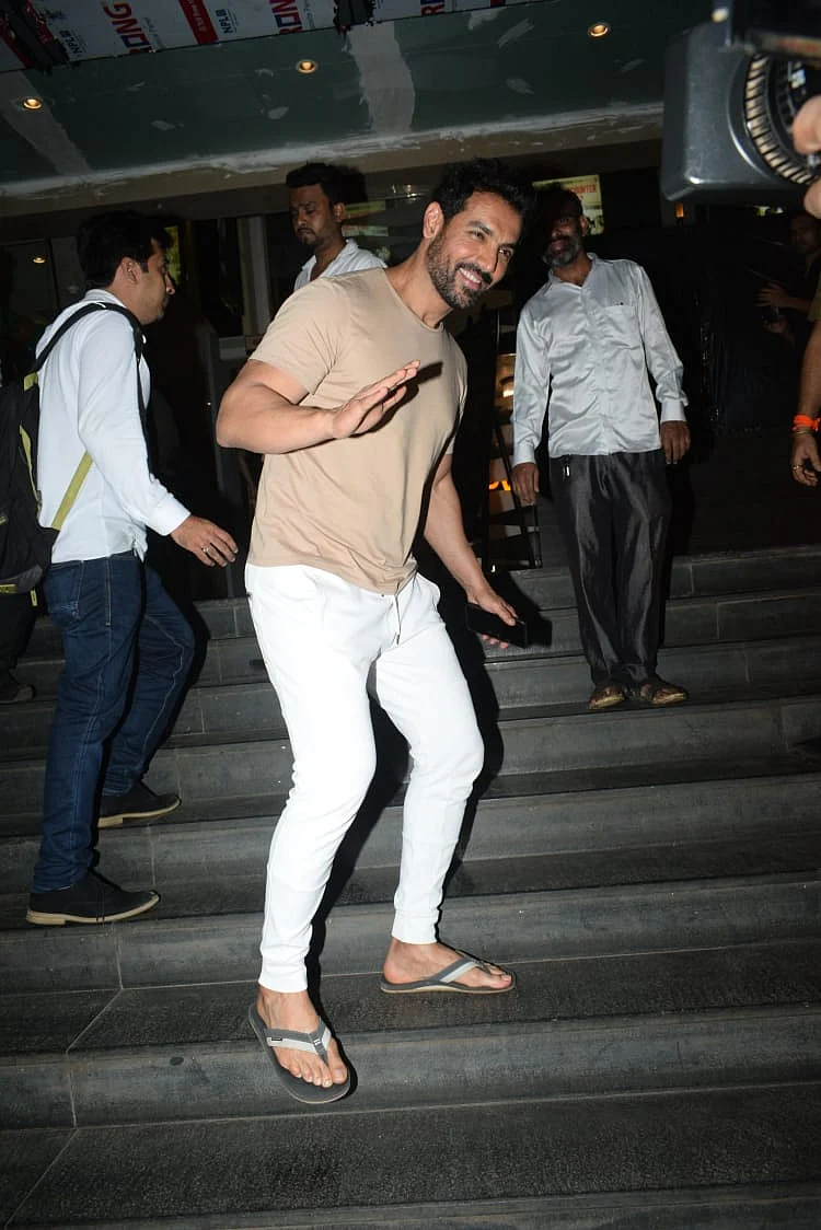 Have you seen these pictures of John Abraham, Janhvi Kapoor, and Vidya Balan?