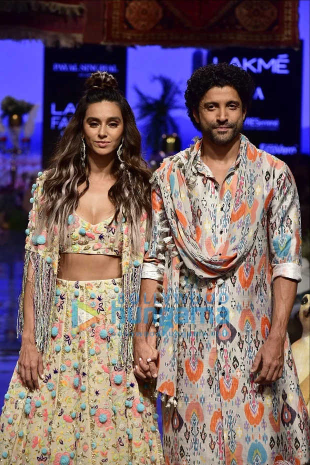 Farhan Akhtar compliments GF Shibani Dandekar's style at the LFW 2019