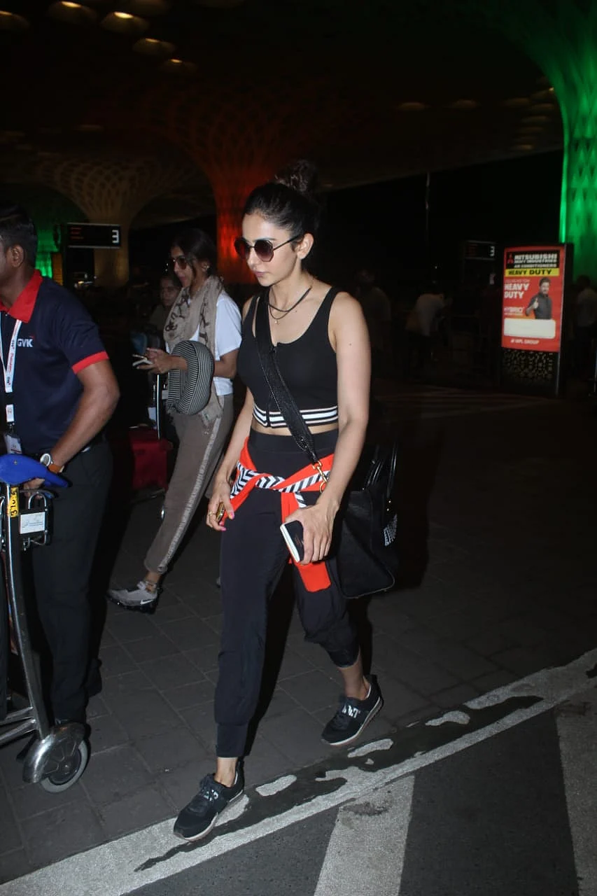 ‘De De Pyaar De’ actress Rakul Preet Singh was spotted today at the Mumbai airport.