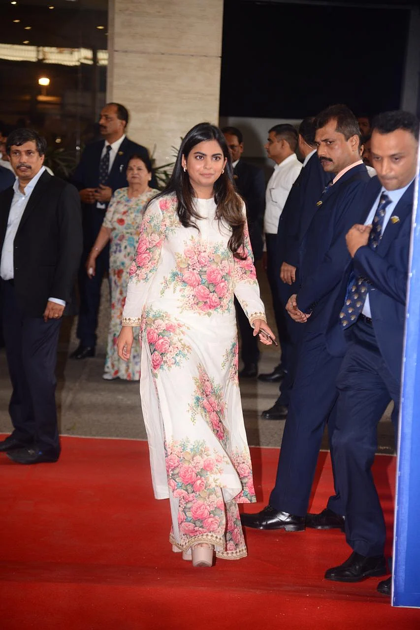 Isha Ambani dazzles in Sabhyasachi's Winter 2019 collection for Reliance Industries AGM