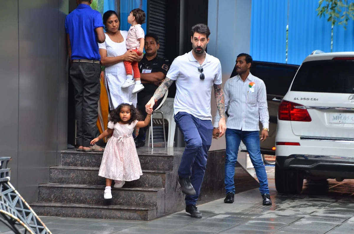 Have you seen these pictures of John Abraham, Janhvi Kapoor, and Vidya Balan?