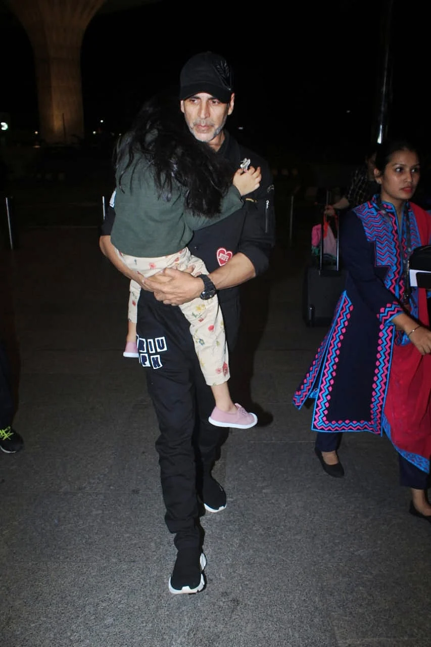 Akshay Kumar who will be celebrating his 52nd birthday with his daughter Nitara and wife Twinkle Khanna has left for London earlier this morning.