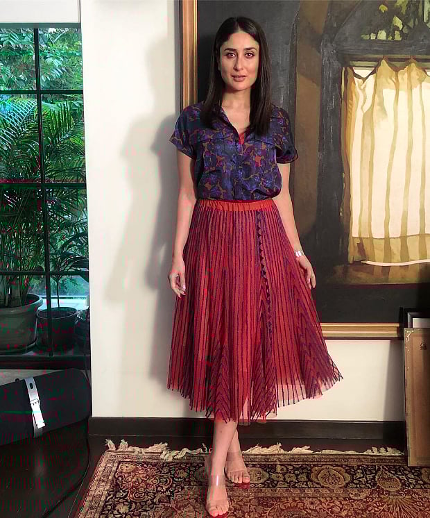 Get Kareena Kapoor Khan S Effortlessly Chic Look In Just Rs 75 000 She is fire and ice.suger and spice. get kareena kapoor khan s effortlessly