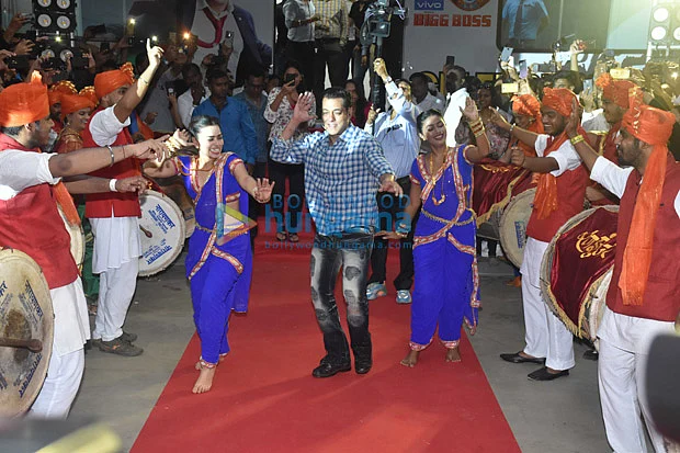 Salman Khan unveils the new pattern of 'Bigg Boss 13', says the finale will be in 4 weeks