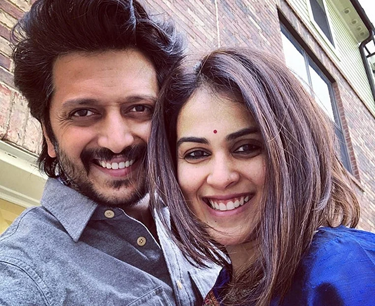 Riteish Deshmukh And Wife Genelia D Souza Indulge In Some Mushy Pda Riteish Deshmukh And Wife Genelia D