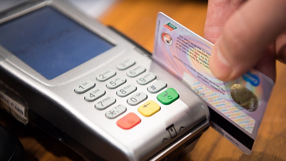 4 tips on how to never miss a credit card payment again 