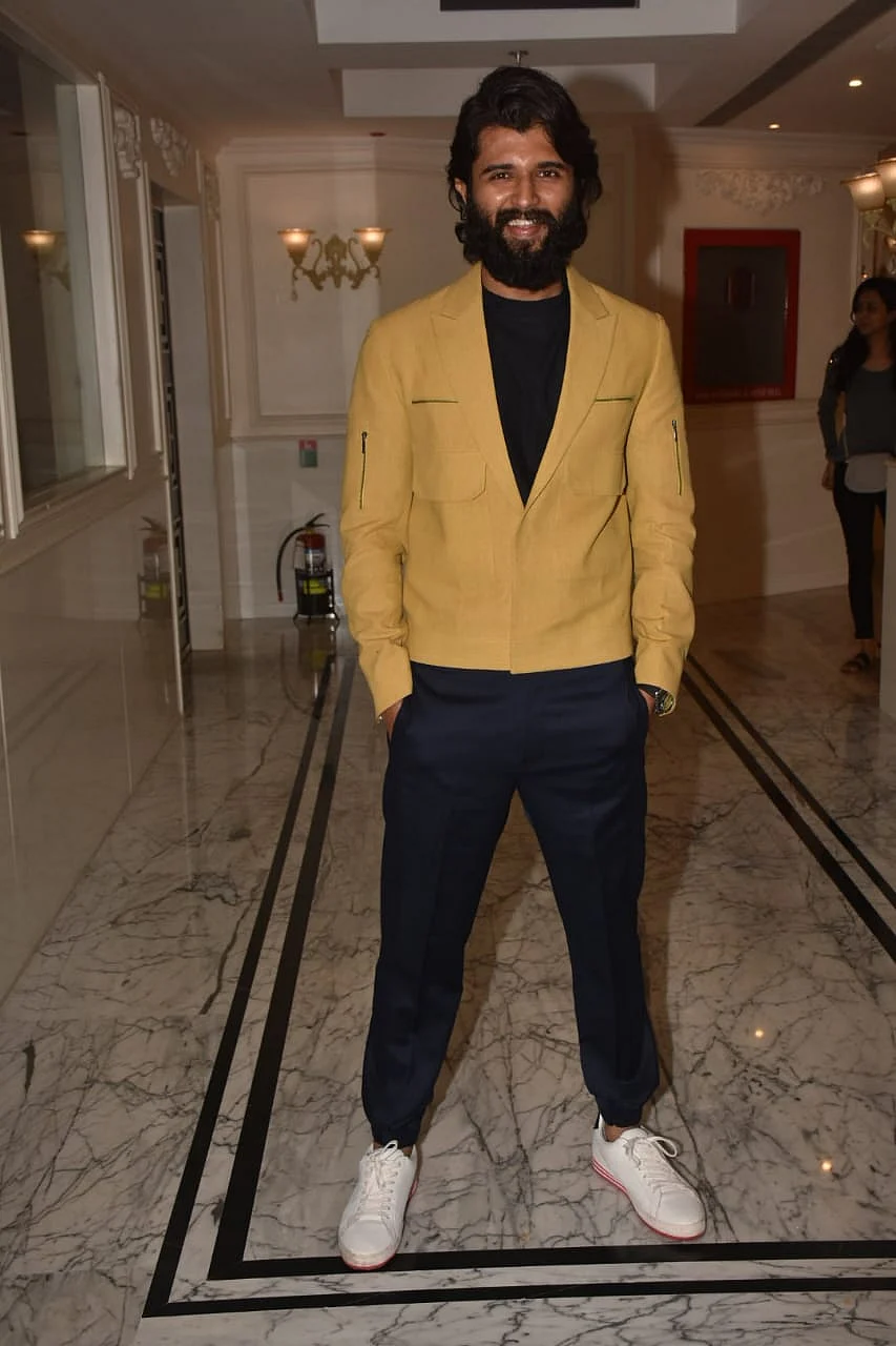 ‘Dear Comrade’ star cast Vijay Deverakonda and Rashmika Mandanna was spotted in the one of the hotels in Mumbai.
