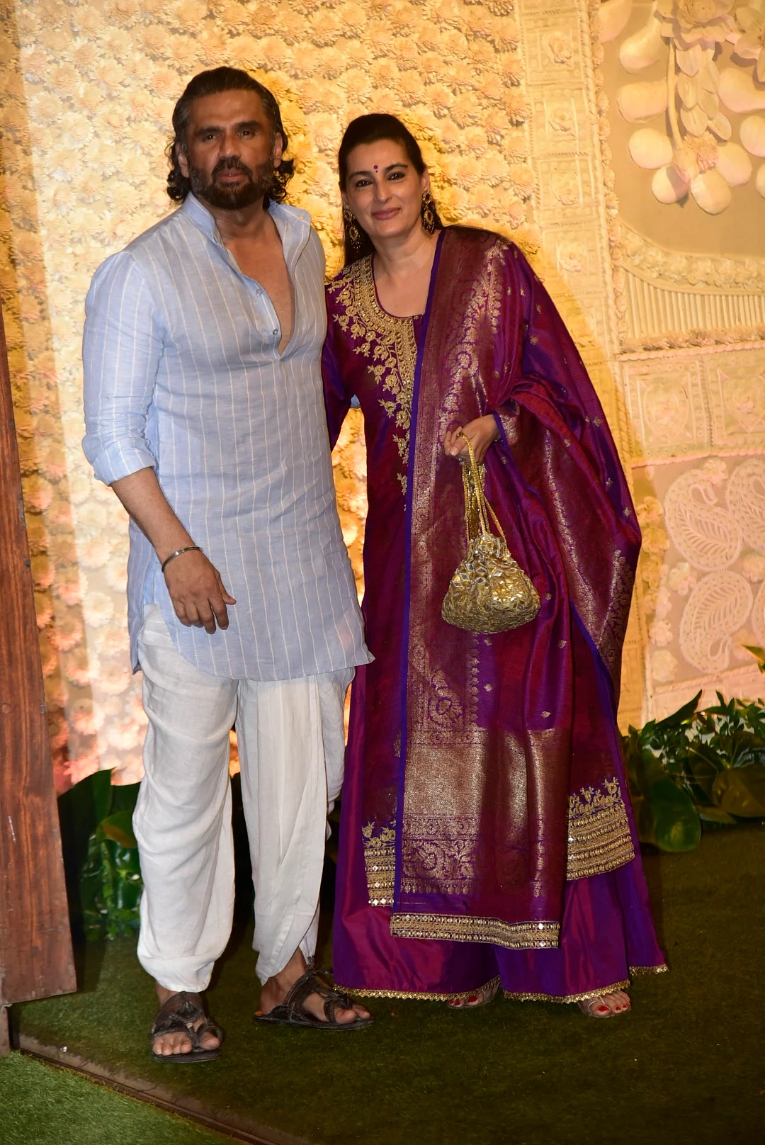 Sunil Shetty with wife