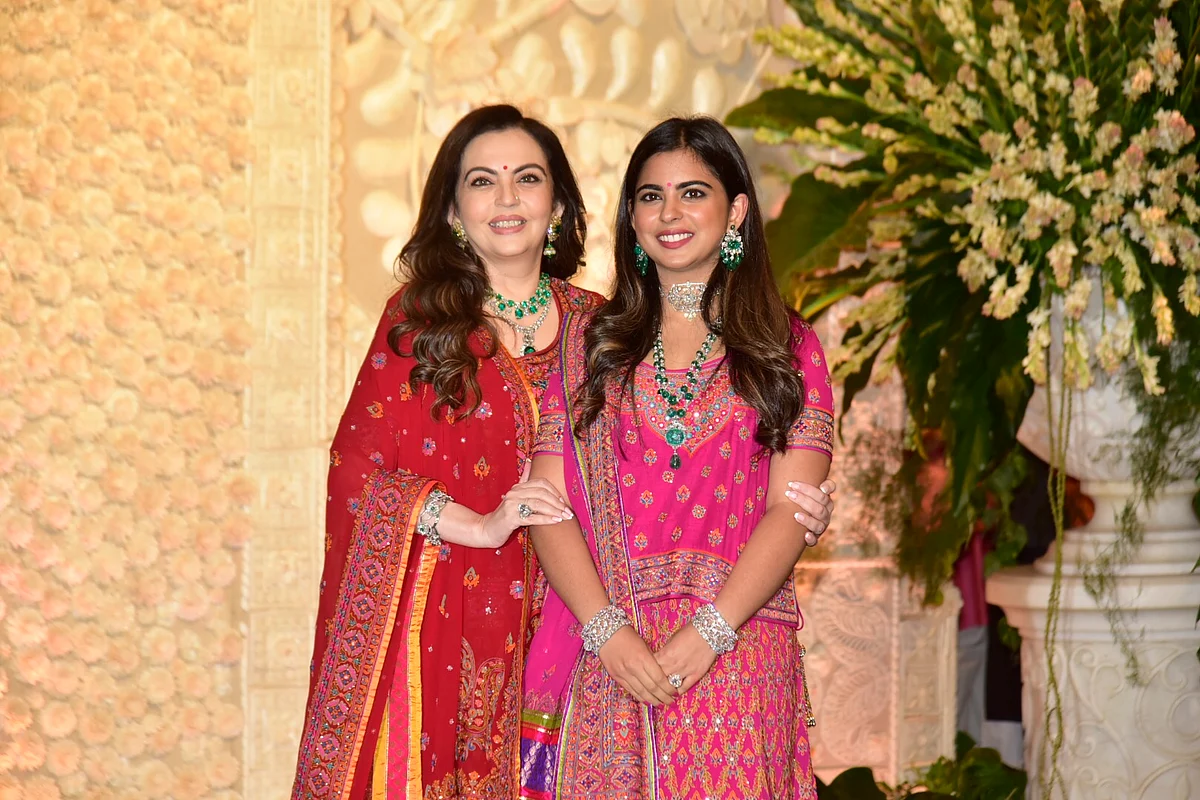 Neeta Ambani snapped with daughter Isha Ambani