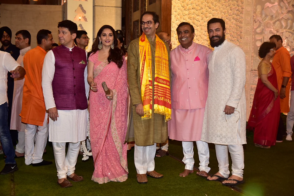 Aamir Khan snapped in a new look at Ambani's Ganpati celebrations