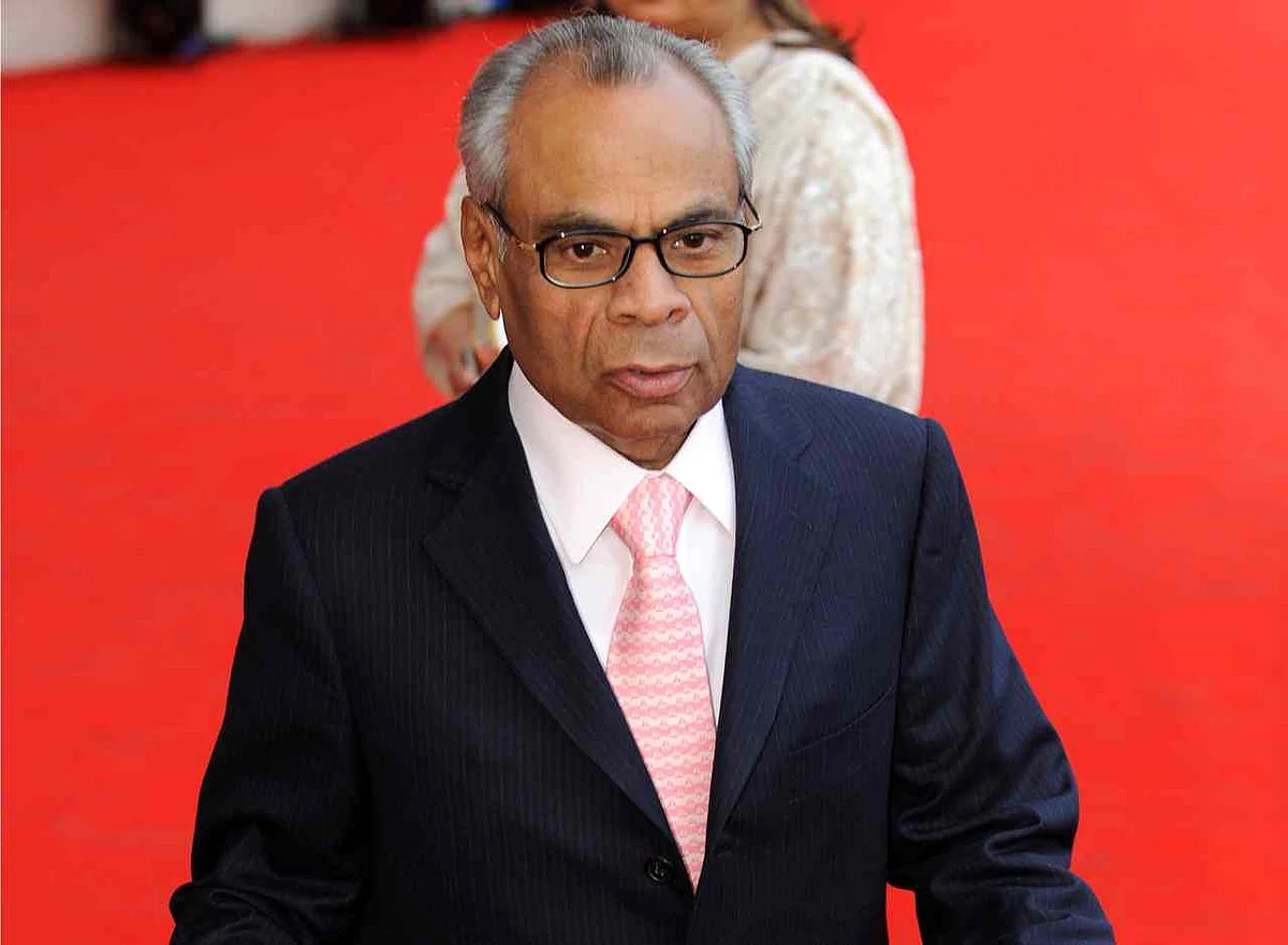 S P Hinduja
