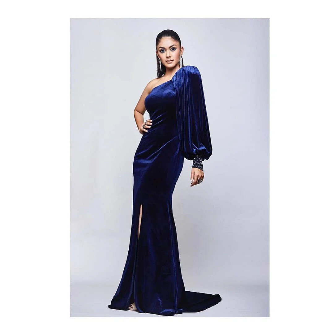 Celeb Fashion: Mrunal Thakur reveals fashion and make-up tips