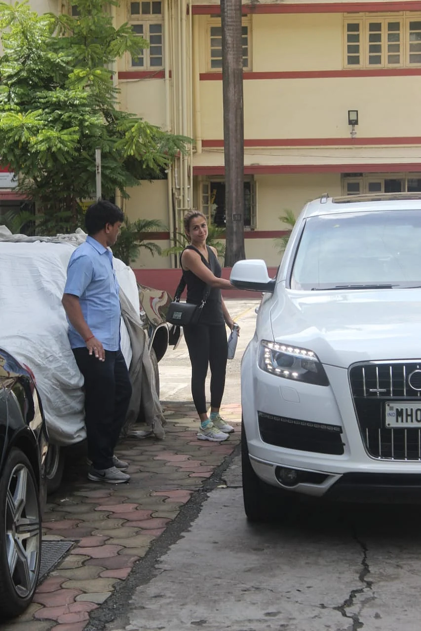 Celebrity Spotting: Parineeti Chopra, Kareena Kapoor, Kangana Ranaut and other B-towners spotted across Mumbai