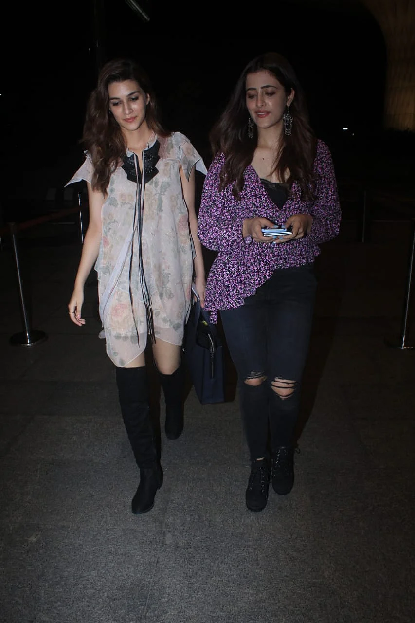 Kriti Sanon left for New York Fashion Week with sister Nupur. Kriti will be attending the COACH SS’20 fashion show in New York.