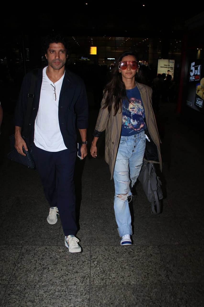 Farhan Akhtar and Shibani Dandekar at airport.