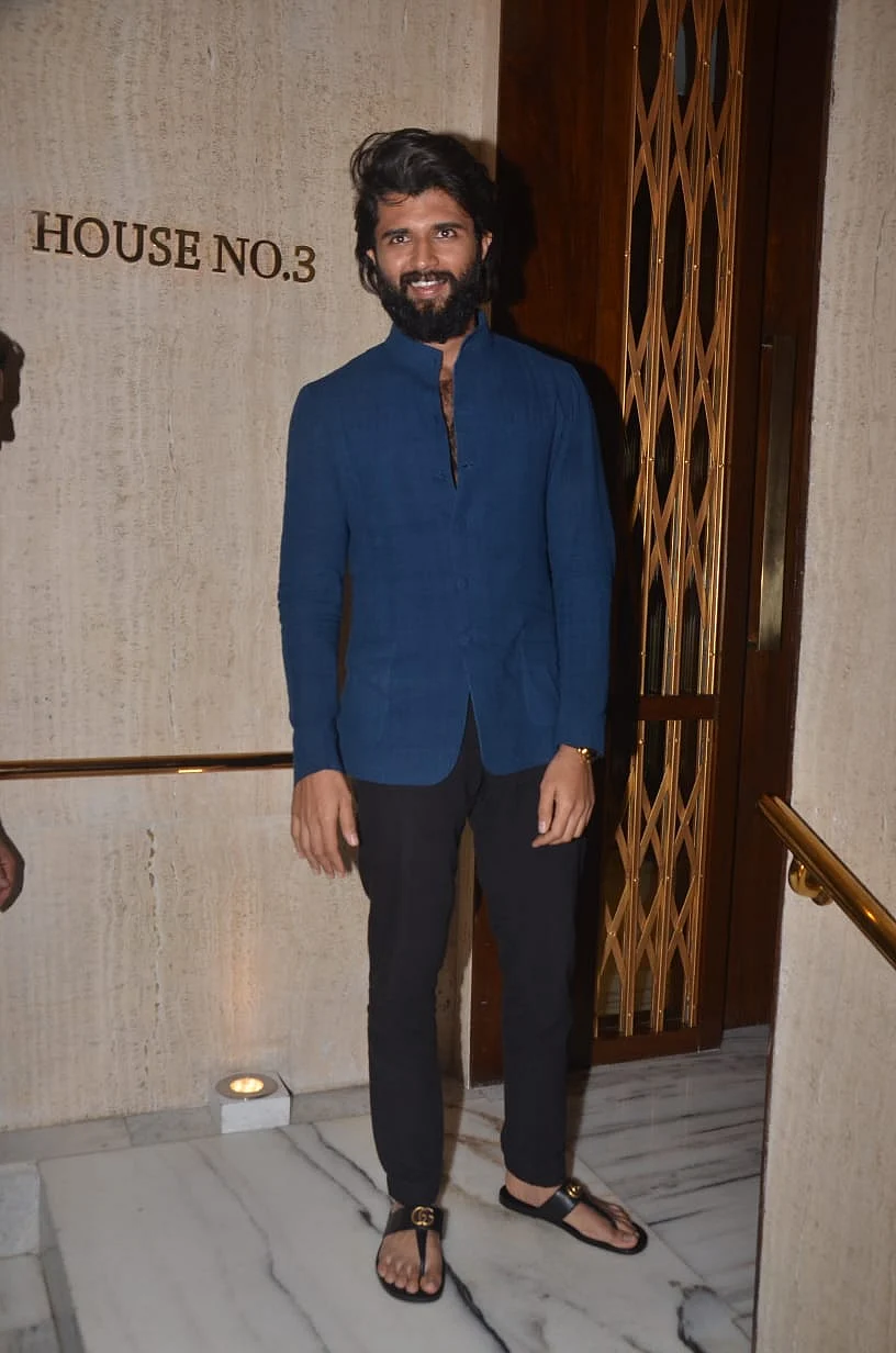 Paparazzi Files: Anushka Sharma, Kangana Ranaut, Kriti Sanon and others captured by shutterbugs