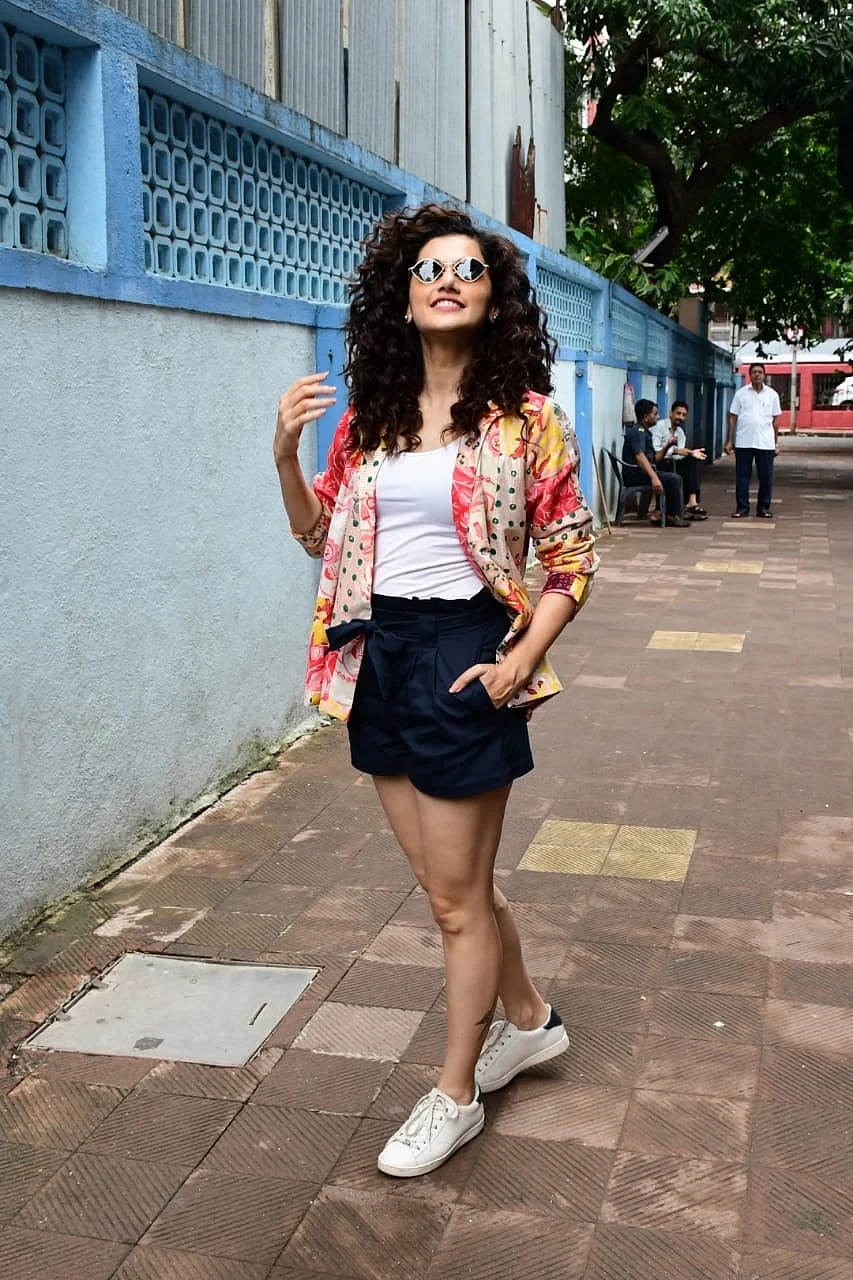 Janhvi, Malaika, and other B-town divas are sweating it out with glam