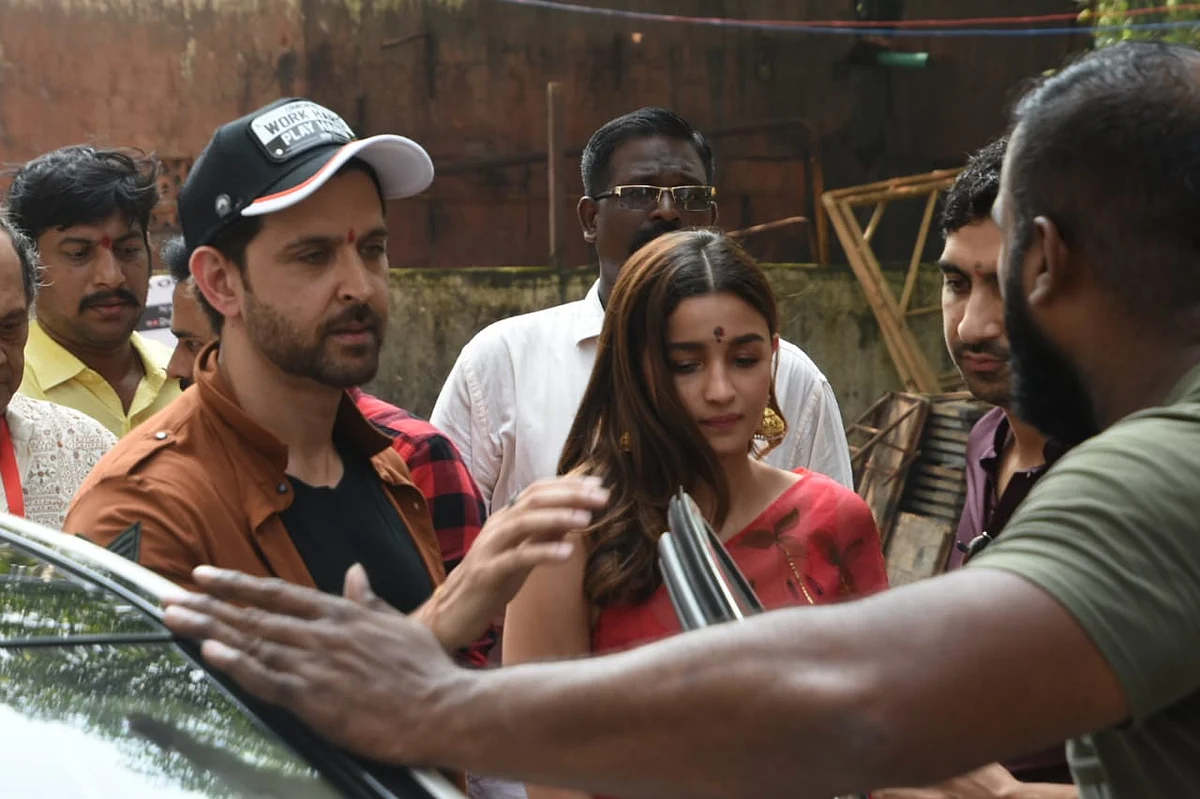 Hrithik, Rakesh Roshan celebrate Maha Navami at Durga Puja pandal in Juhu