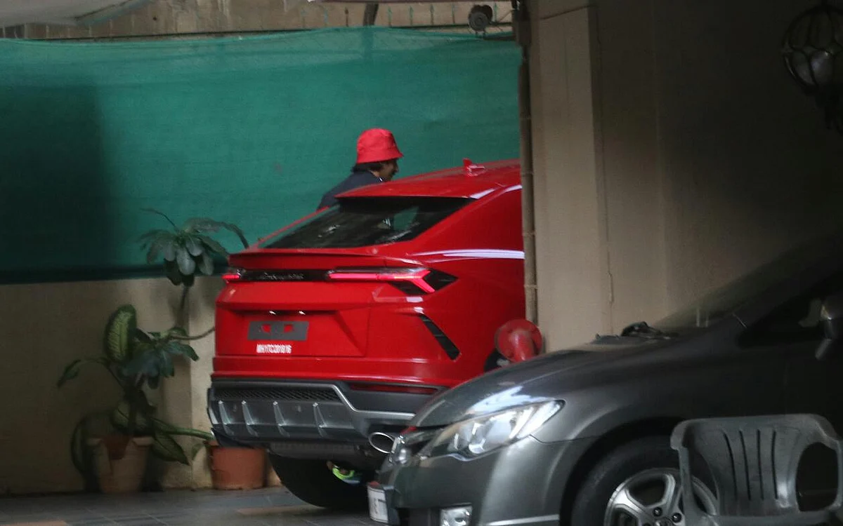 Ranveer Singh flaunts his swanky new Lamborghini worth Rs 3 crore