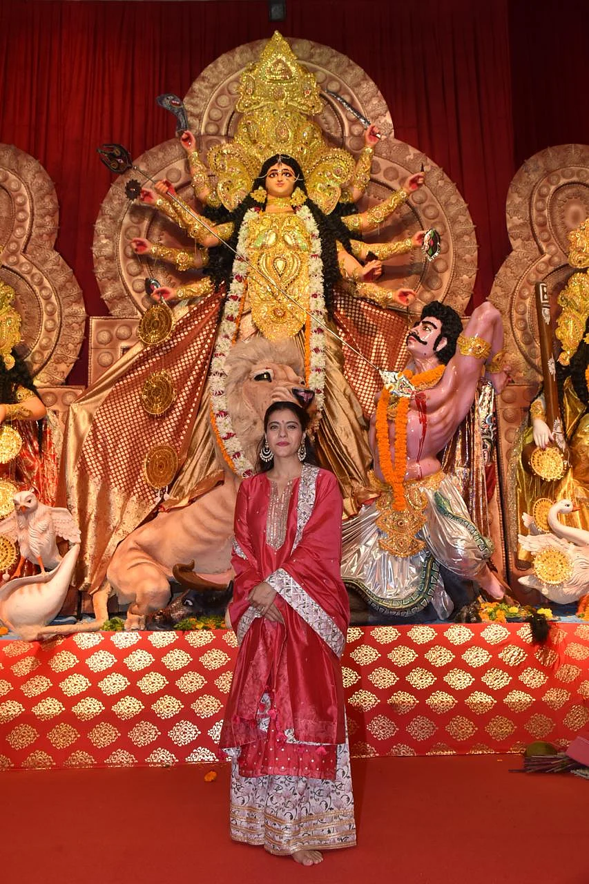 Kajol with Tanishaa and mom Tanuja for Durga Puja