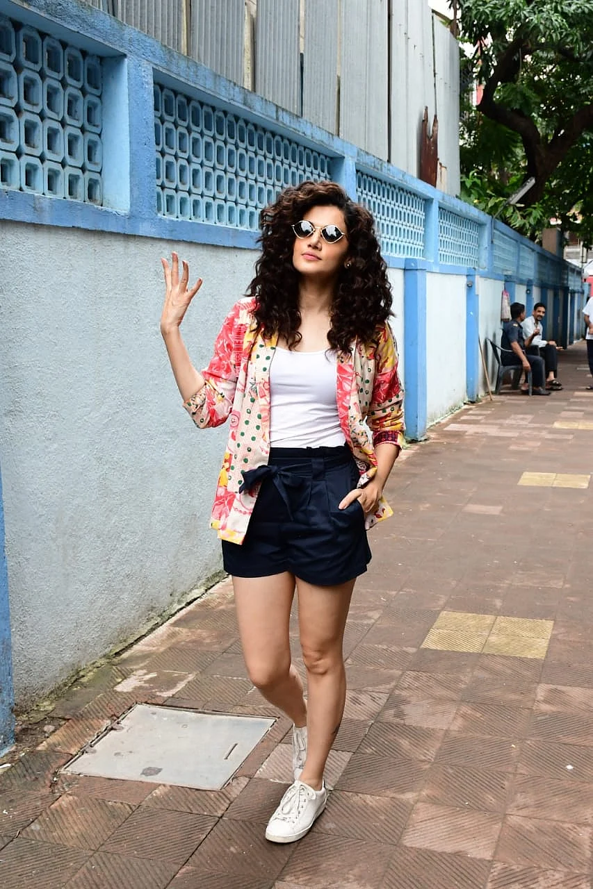 Janhvi, Malaika, and other B-town divas are sweating it out with glam