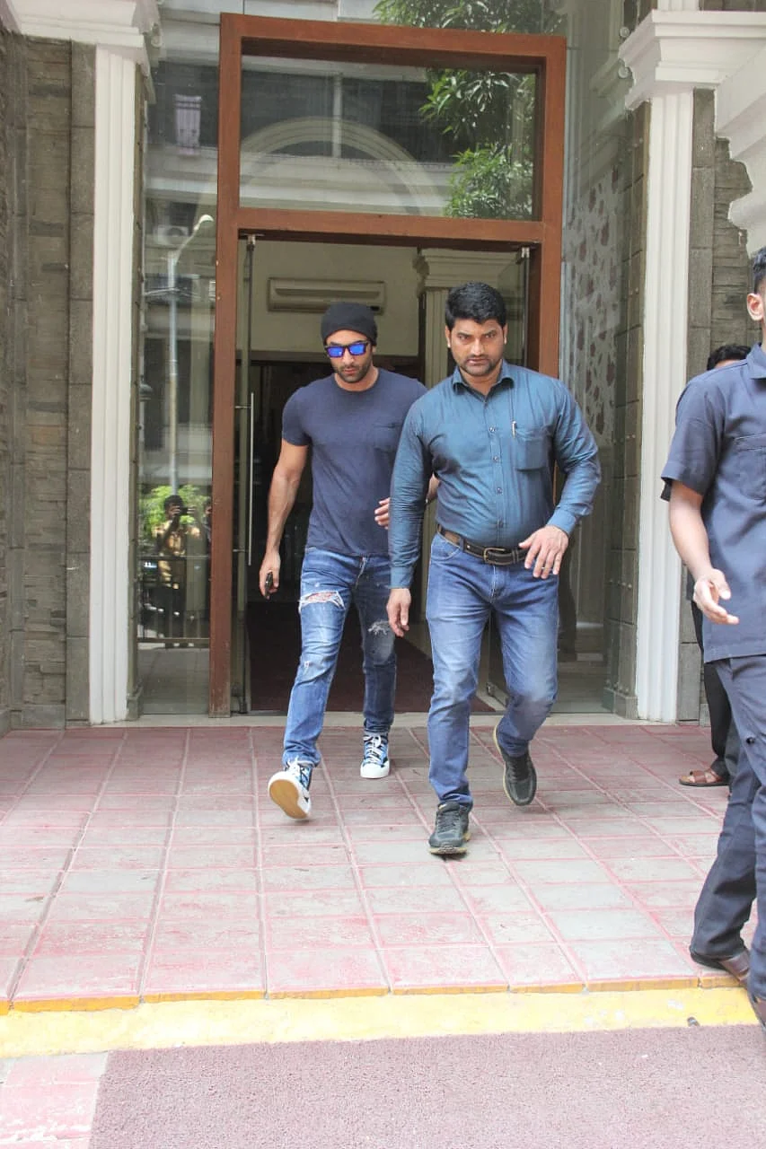 Ranbir Kapoor spotted at clinic in Bandra