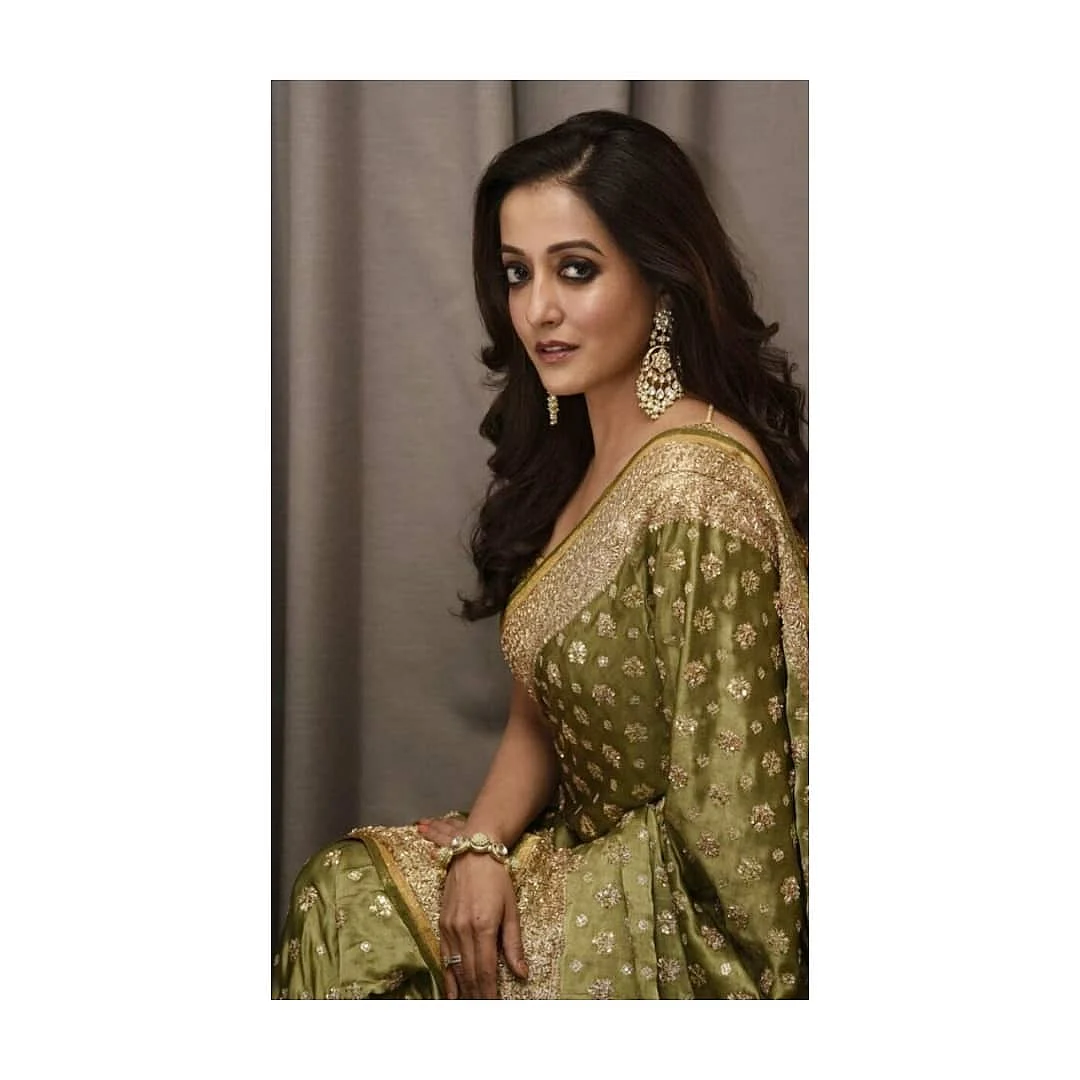 Durga Puja 2019: From Nusrat Jahan to Sushmita Sen, these Bengali beauties will give you new fashion goals