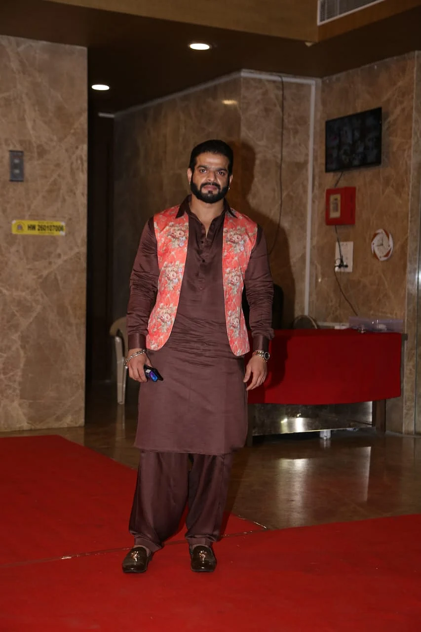 Salman Khan, Sonakshi Sinha and other B-town celebs attend Ramesh Taurani's Diwali bash