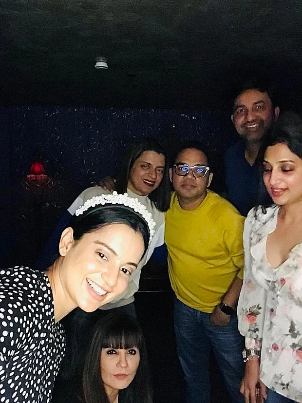 Kangana Ranaut bonds with 'Thalaivi' team in LA during look test