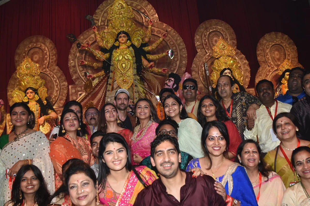 Ayan Mukerji, Rani Mukerji, Alia Bhatt and Hrithik Roshan all in one frame at Durga Puja Pandal