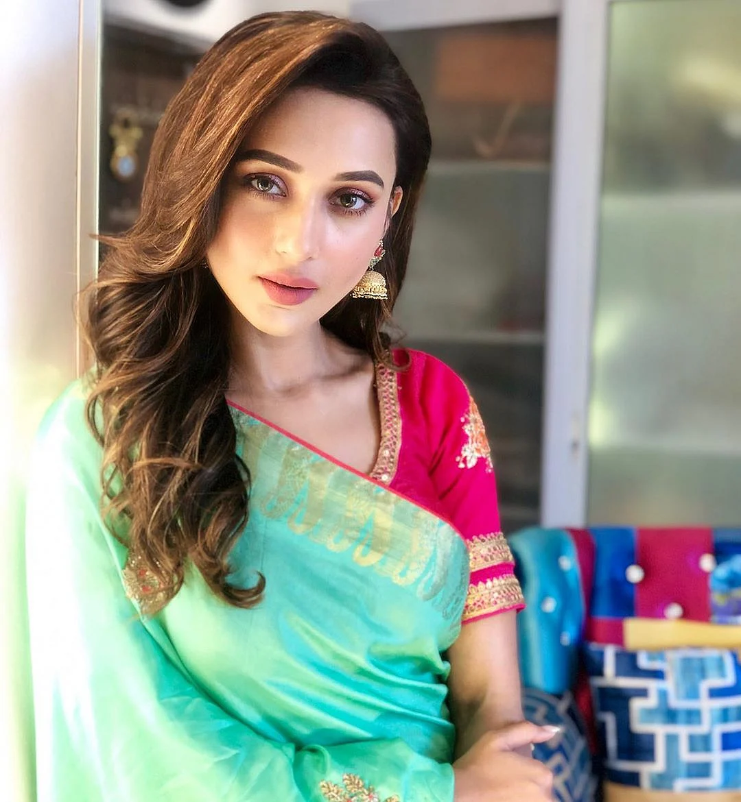 Durga Puja 2019: From Nusrat Jahan to Sushmita Sen, these Bengali beauties will give you new fashion goals