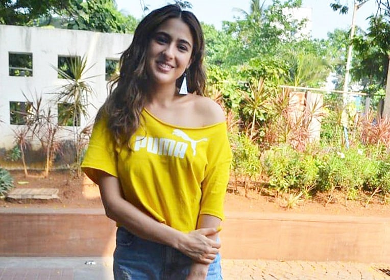 sara ali khan in jeans top