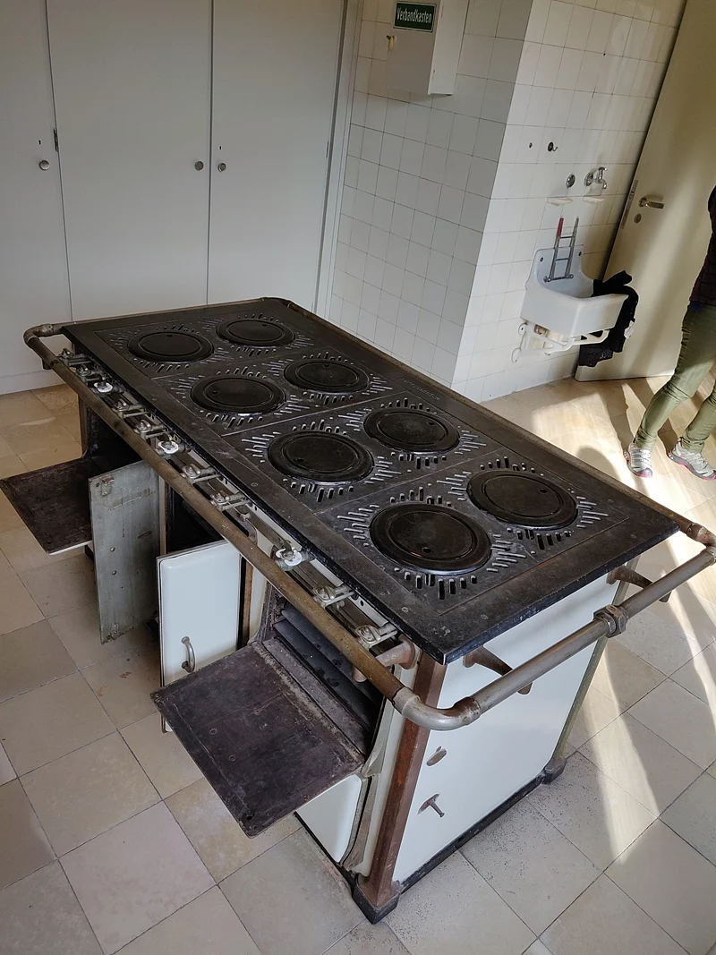 Of fitted kitchens and architecture in new Frankfurt Old Town