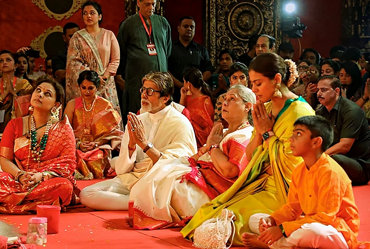 Amitabh, Jaya, Kajol and Yug perform Puja