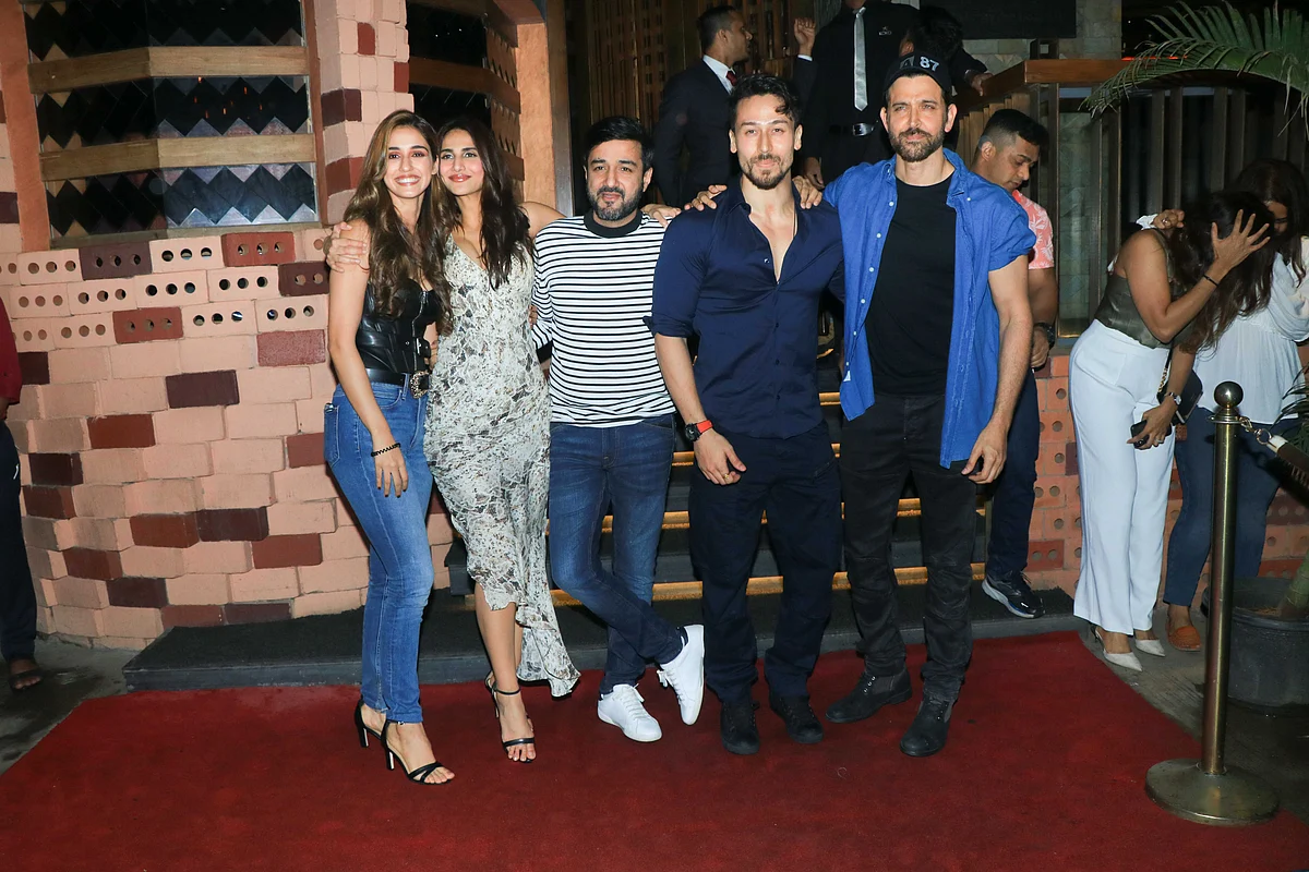 Hrithik Roshan, Tiger Shroff celebrate 'War' success with grand bash