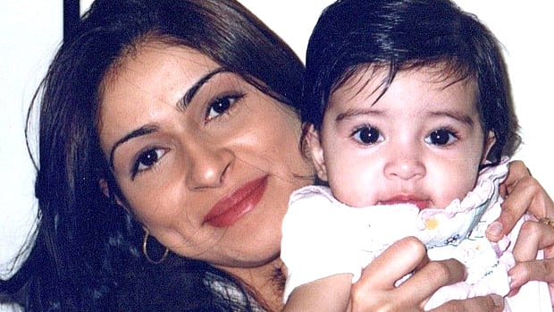 Bhavana Panday Shares Ananya S Childhood Pictures As She Turns 21 Bhavana pandey shared a throwback family picture that featured ananya with her parents ananya panday's mother bhavana pandey dug out some old memories and shared a throwback family picture.