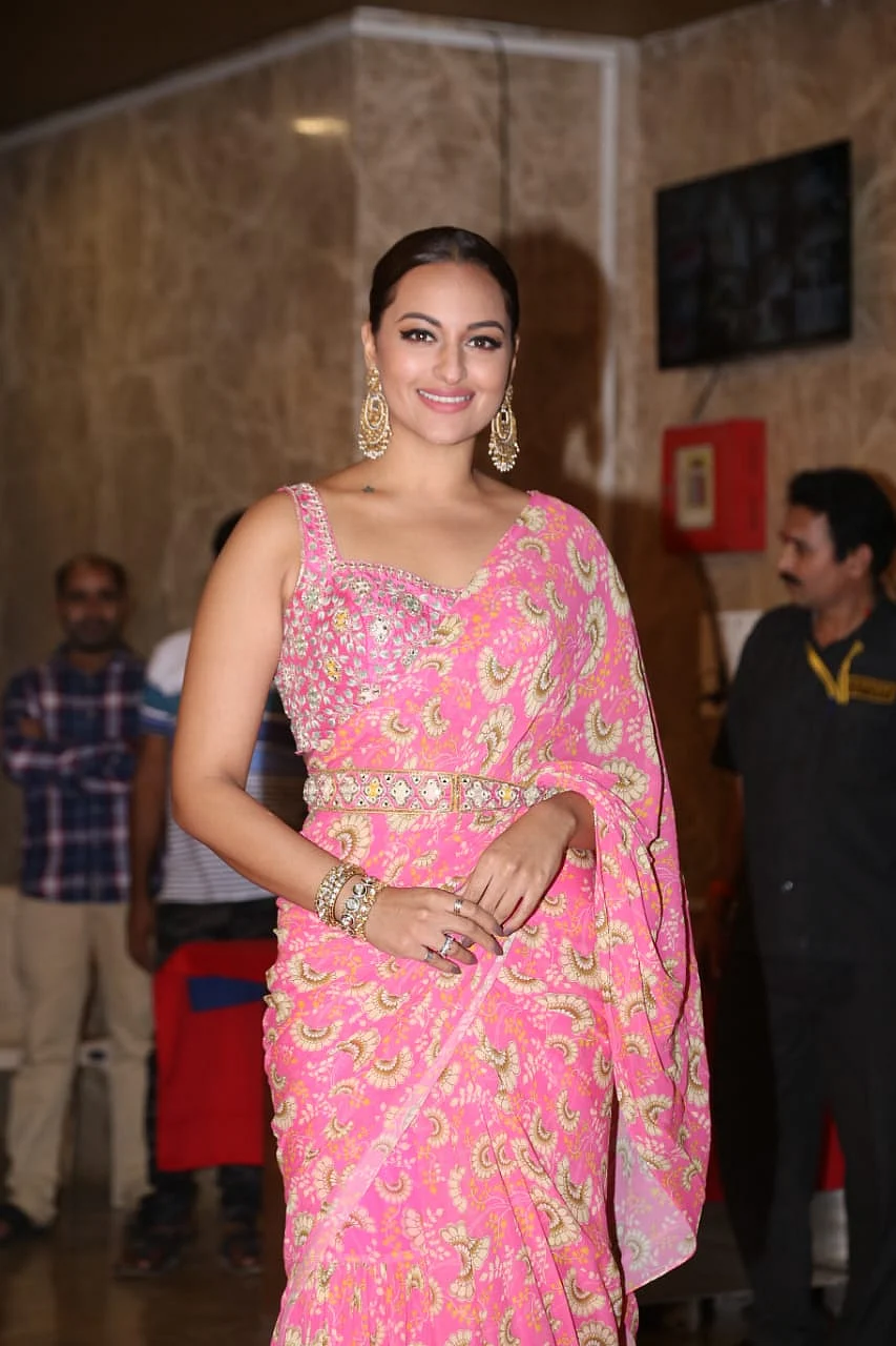 Salman Khan, Sonakshi Sinha and other B-town celebs attend Ramesh Taurani's Diwali bash