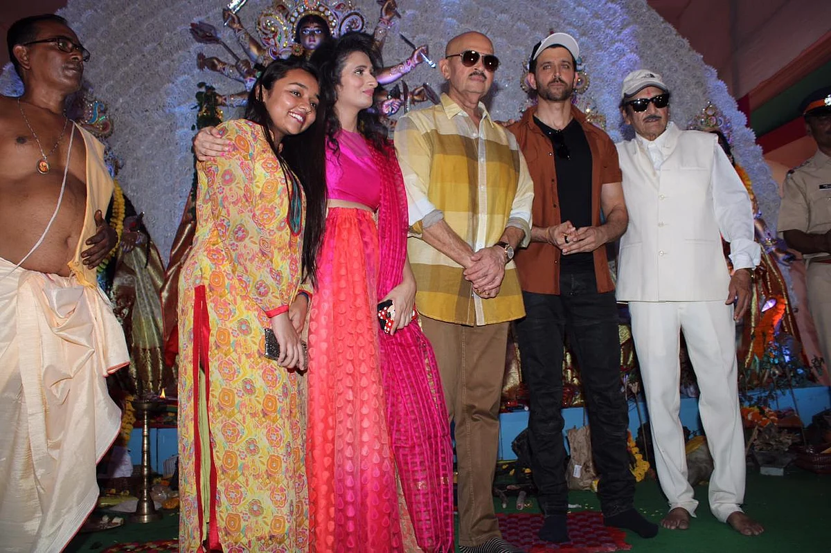 Hrithik, Rakesh Roshan celebrate Maha Navami at Durga Puja pandal in Juhu