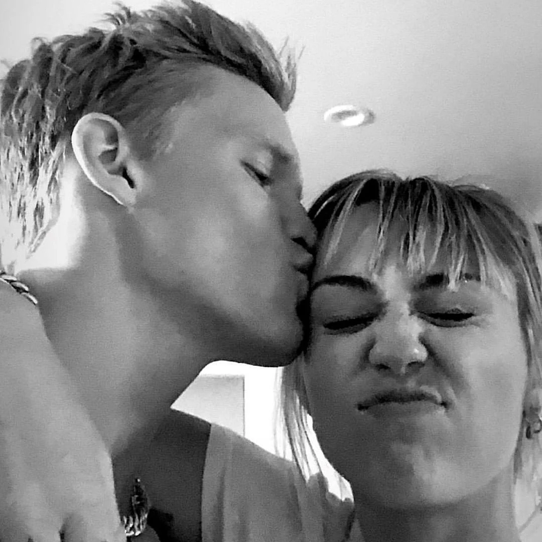 Lovebirds Miley Cyrus, Cody Simpson get cozy during movie night