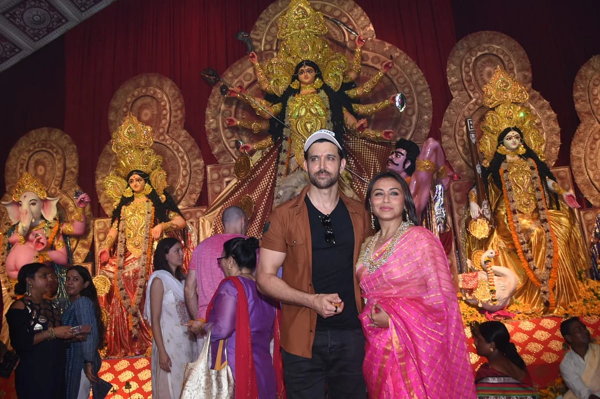 Hrithik, Rakesh Roshan celebrate Maha Navami at Durga Puja pandal in Juhu
